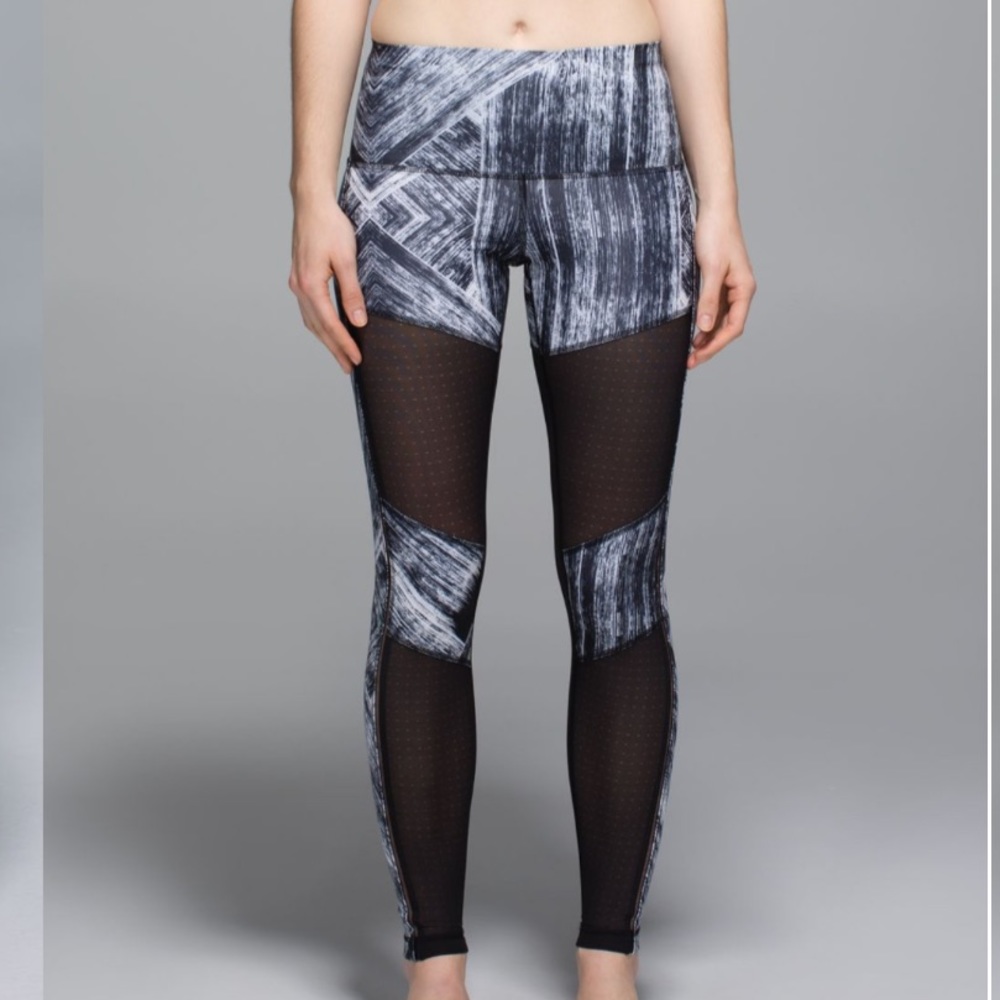 Lululemon Hot To Street Pant
Heat Wave White Black / Black